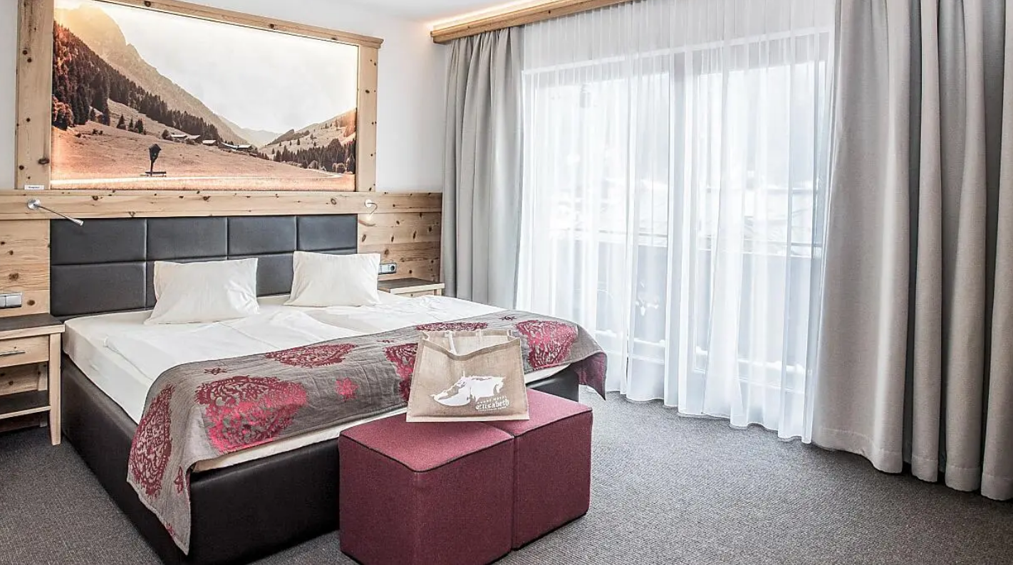 4-Sterne-Superior-Hotelzimmer während der SCHARFES S Alpentour